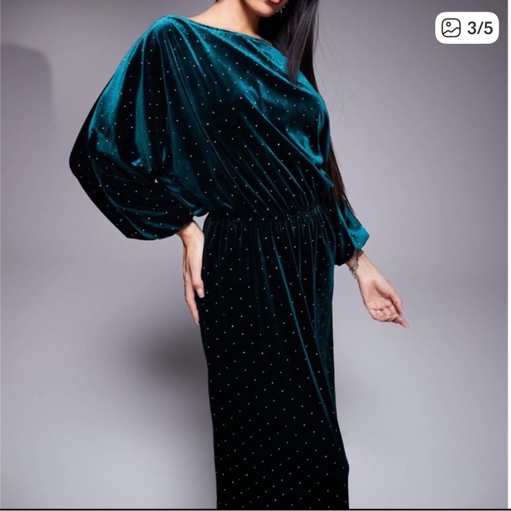 Never Fully Dressed Emerald Tilly Velvet
Long Sleeve Dress NWOT